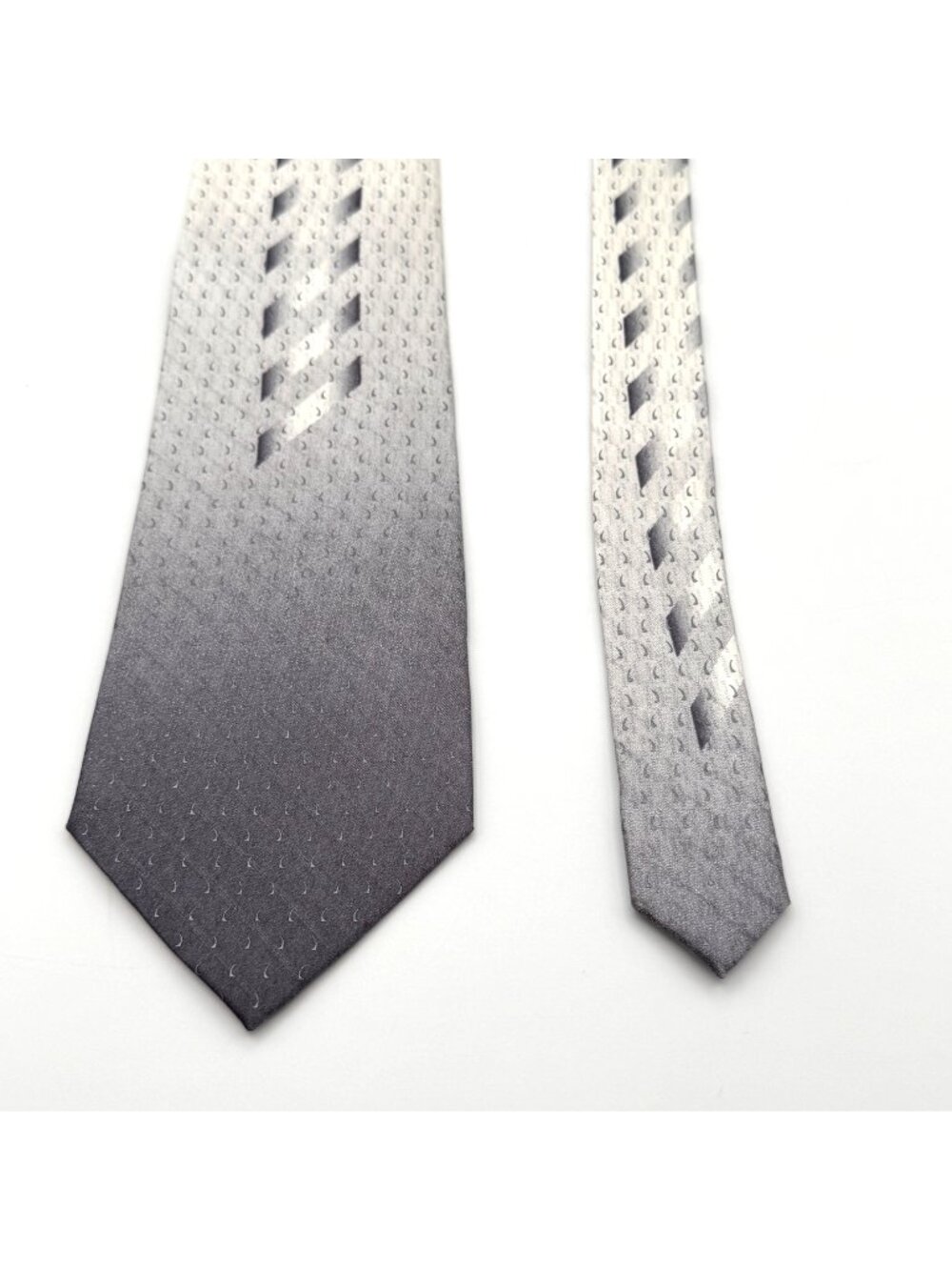 Enrico Guccini Silver/Gray Print 100% All Silk Tie 58" x 4"